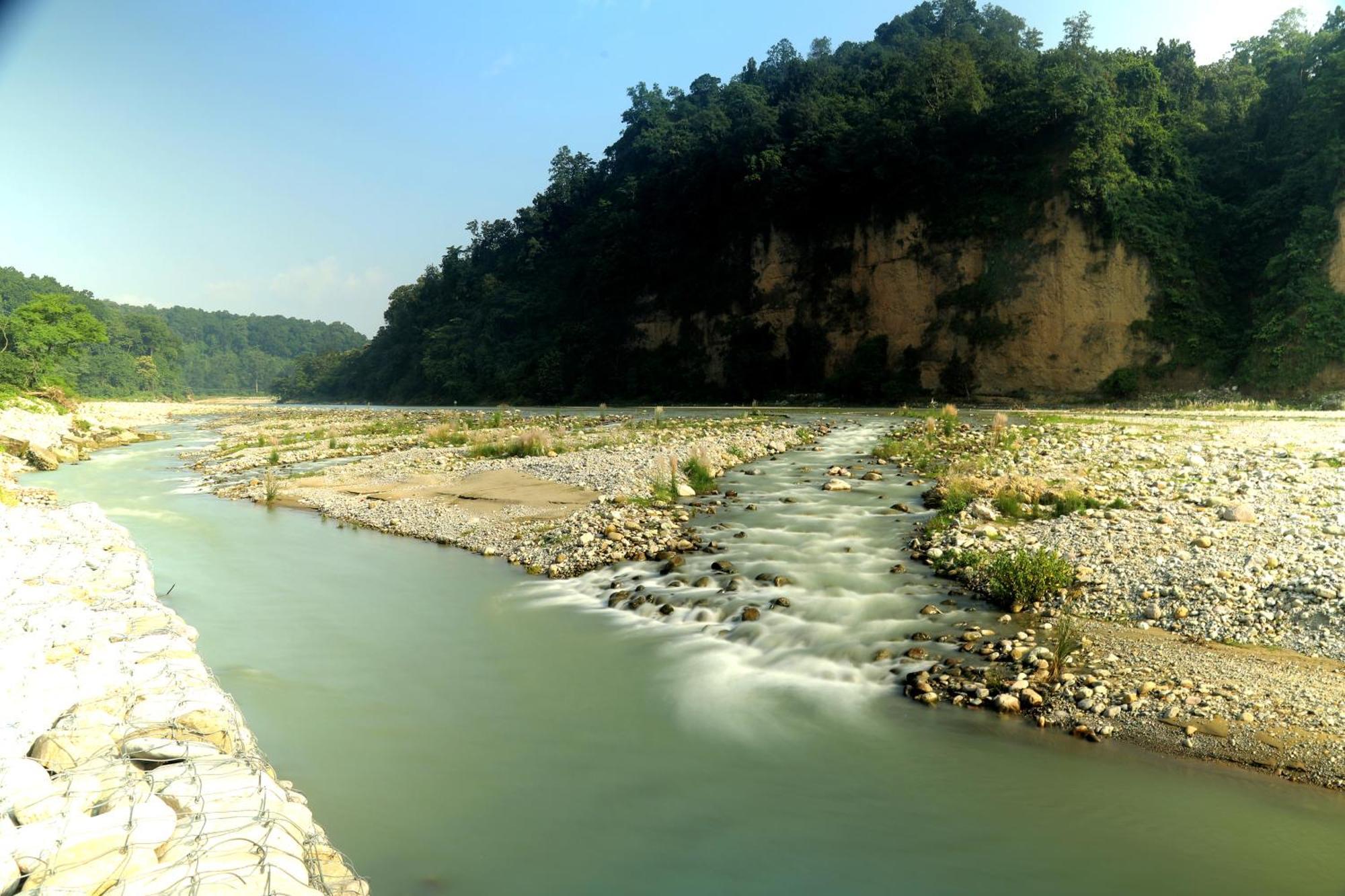Riverside By Aahma Garjia Extérieur photo